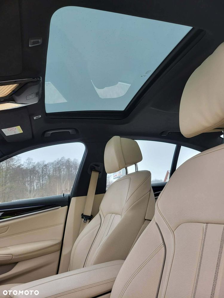 BMW Seria 5 530e iPerformance xDrive - 26