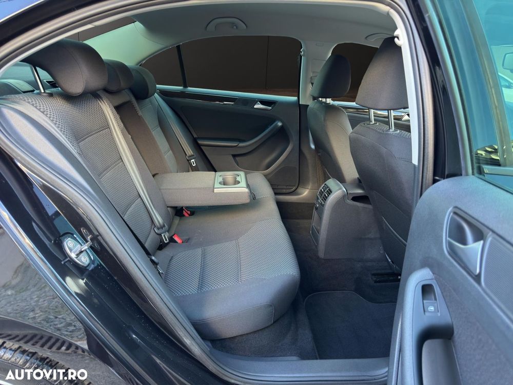 Volkswagen Jetta - 12