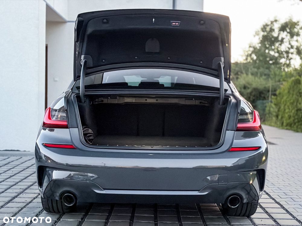 BMW Seria 3 330e M Sport - 23