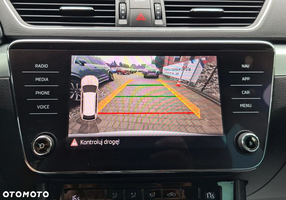 Skoda Superb 2.0 TDI Premium Edition - 32