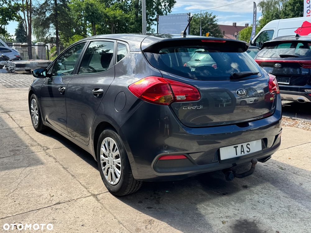 Kia Ceed 1.6 GDI Dream Team Edition - 6