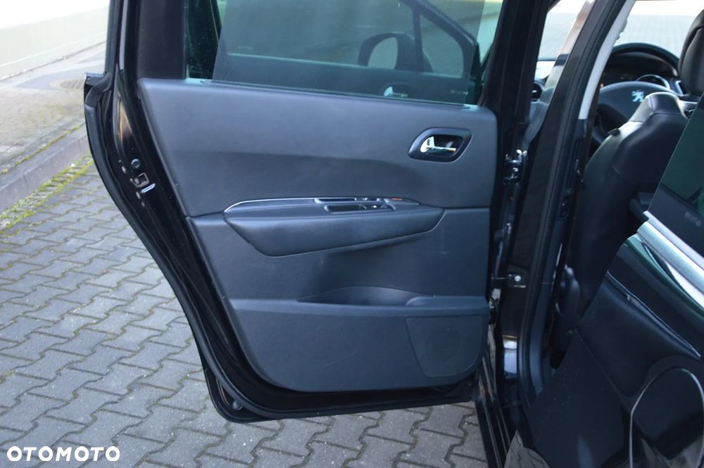 Peugeot 5008 HDI FAP 165 Automatik Premium - 32