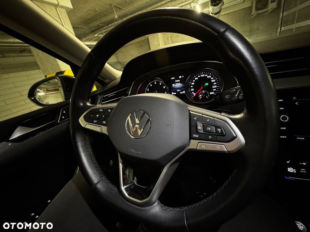 Volkswagen Passat 2.0 TSI Business DSG - 25