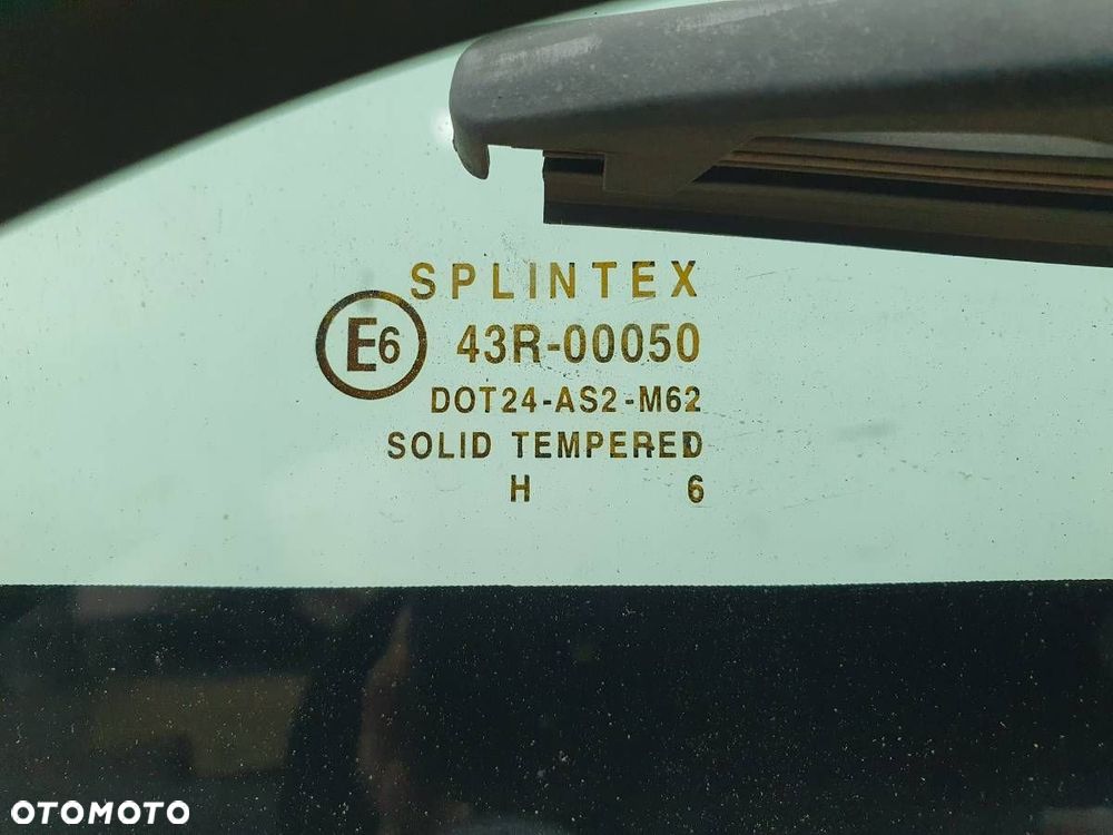 SZYBA TYŁ TYLNA KLAPY BAGAŻNIKA CITROEN C1 ZAWIAS SILNICZEK - 2