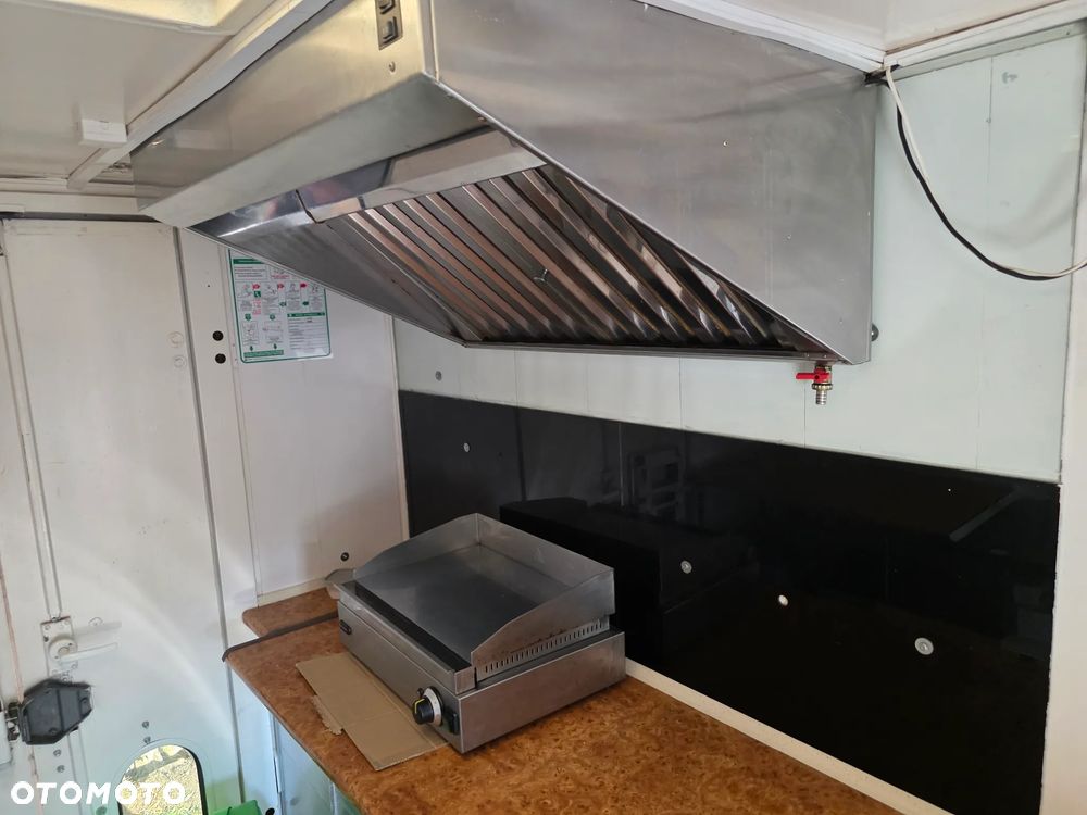 Mercedes-Benz 308 - 4