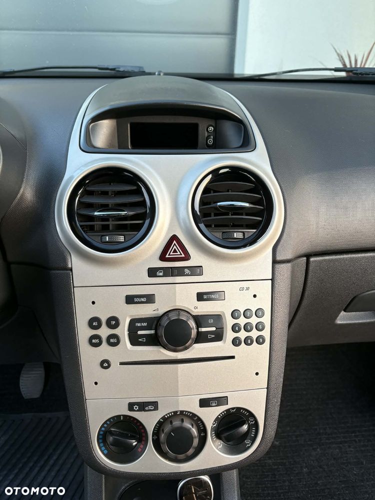 Opel Corsa 1.2 16V Enjoy - 8