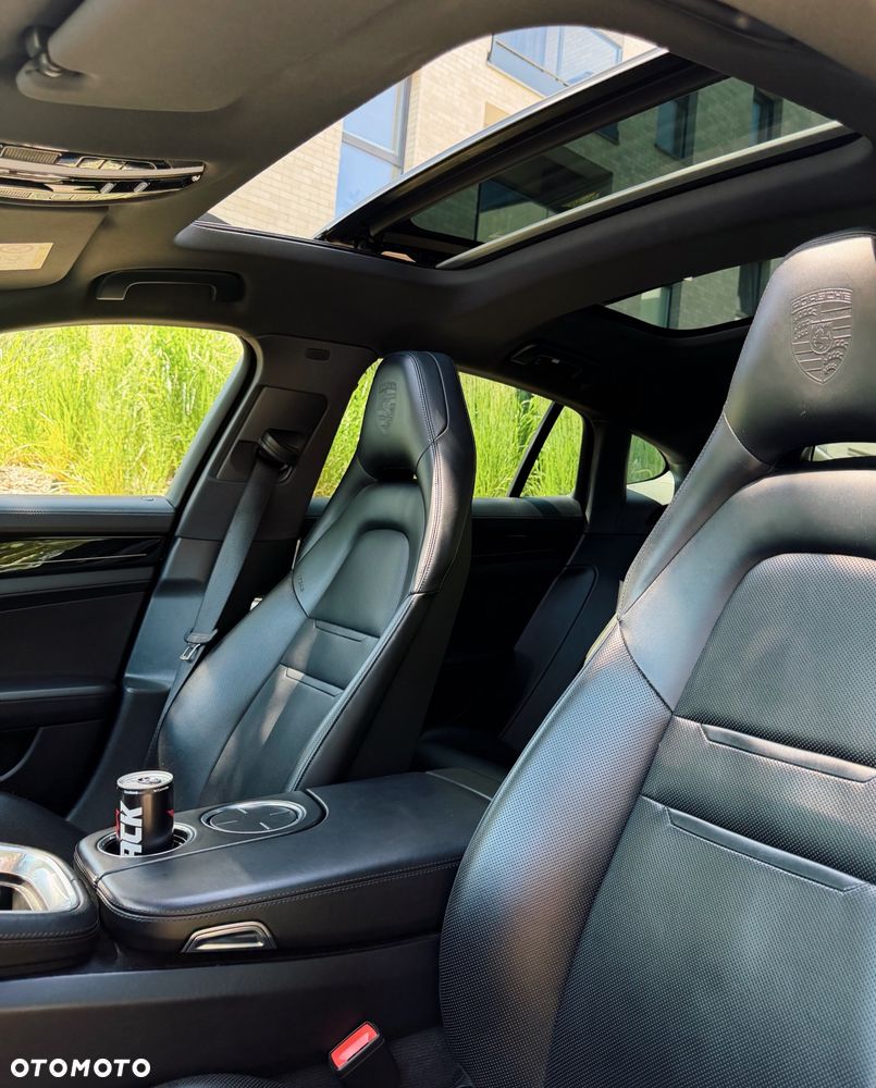 Porsche Panamera 4 E-Hybrid 10 Years Edition - 28