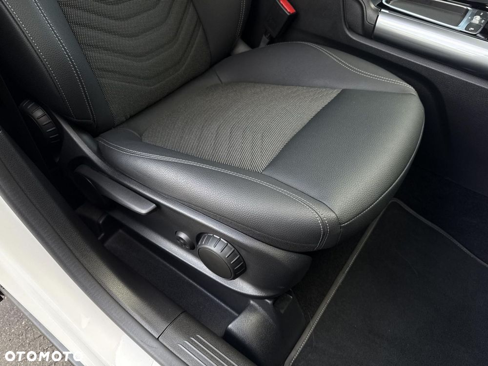 Mercedes-Benz GLA - 23