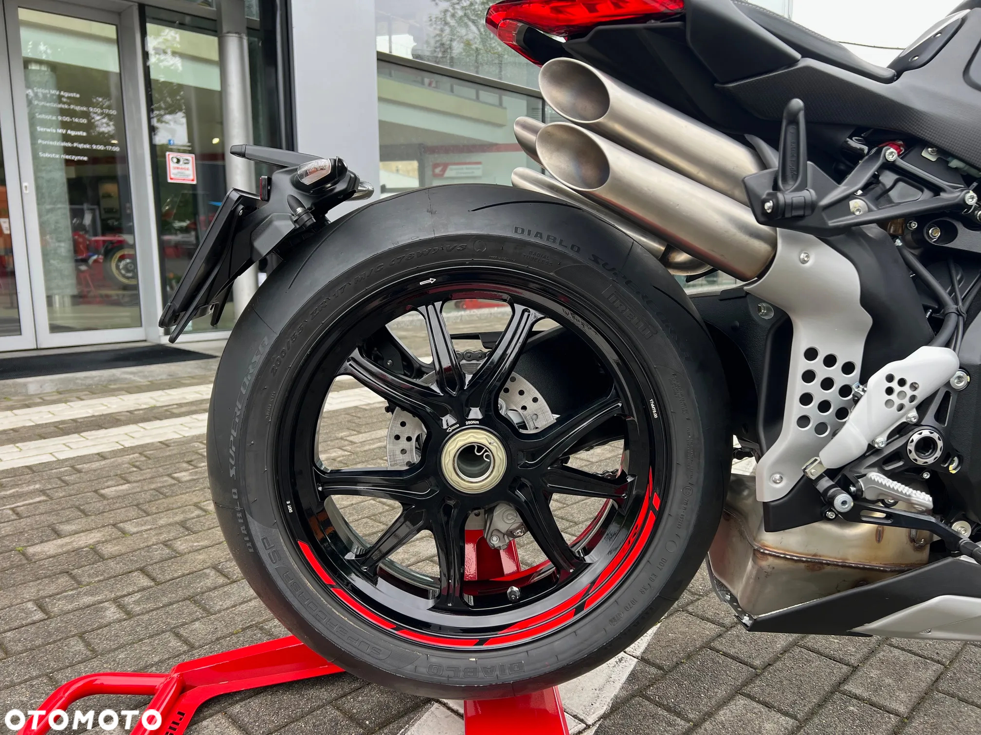 MV AGUSTA Brutale - 4