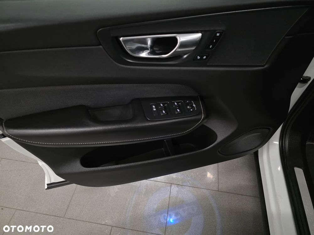 Volvo XC 60 D4 Geartronic RDesign - 24