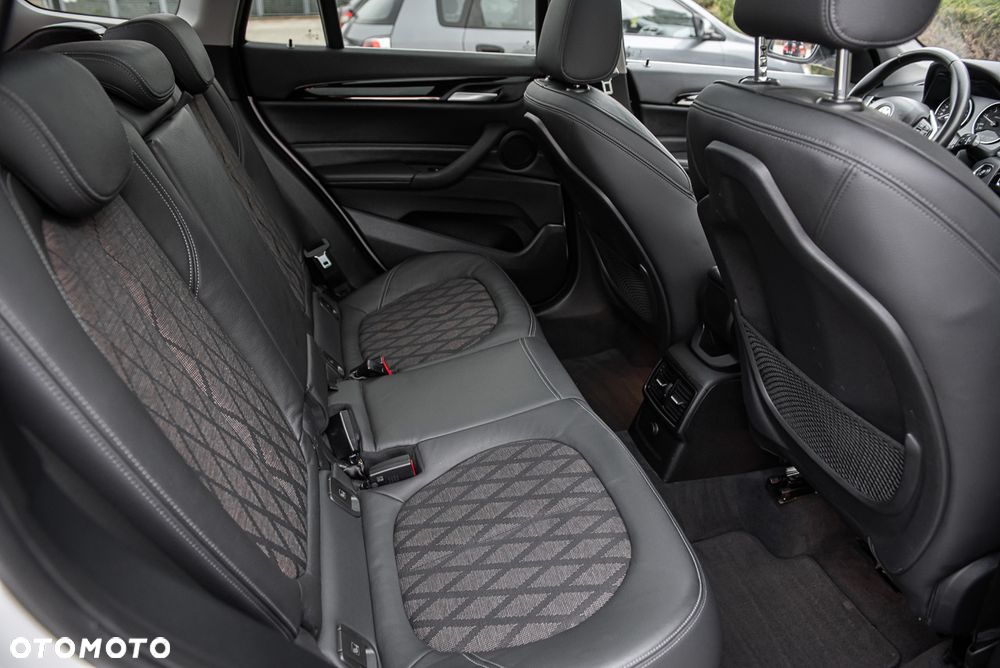 BMW X1 xDrive25d xLine sport - 33