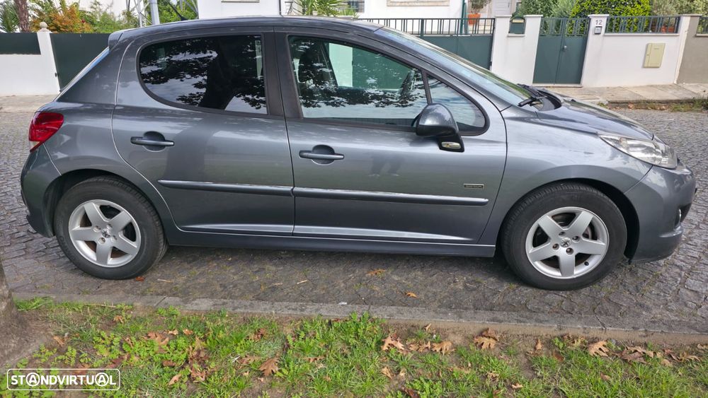Peugeot 207 2011 photo 3