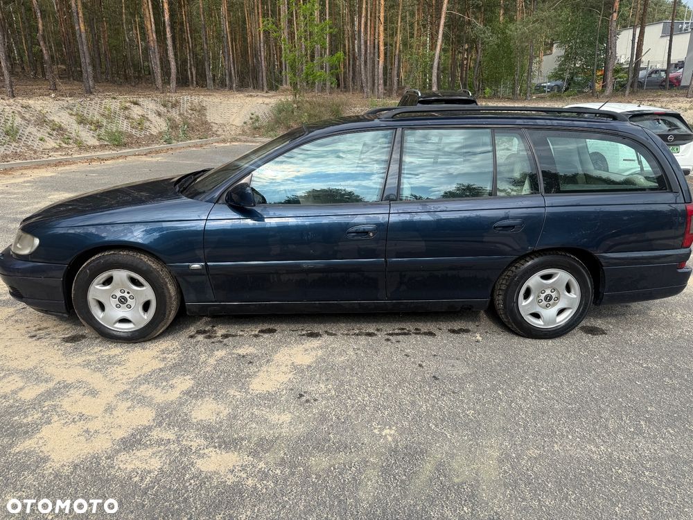Opel Omega 2.2 Elegance - 2