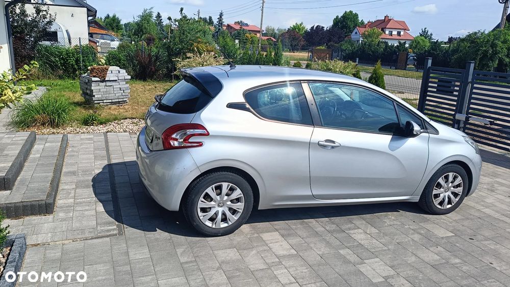 Peugeot 208 - 4