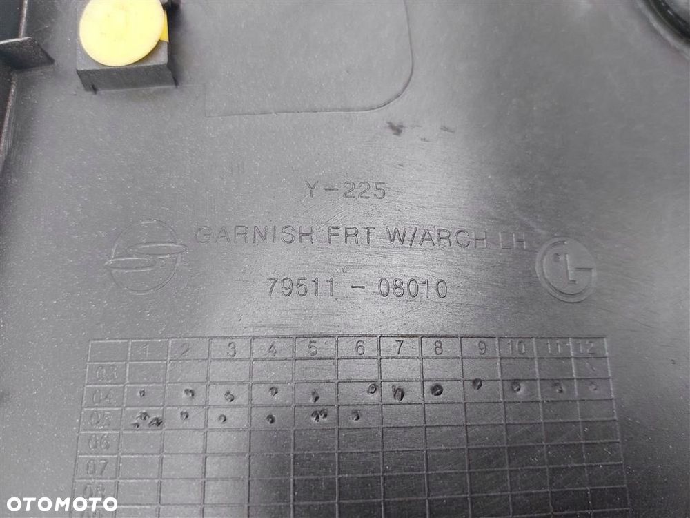 Listwa nakładka błotnika LEWA przód Ssang Yong Rexton  2.7 XDI  2001-2006 - 9