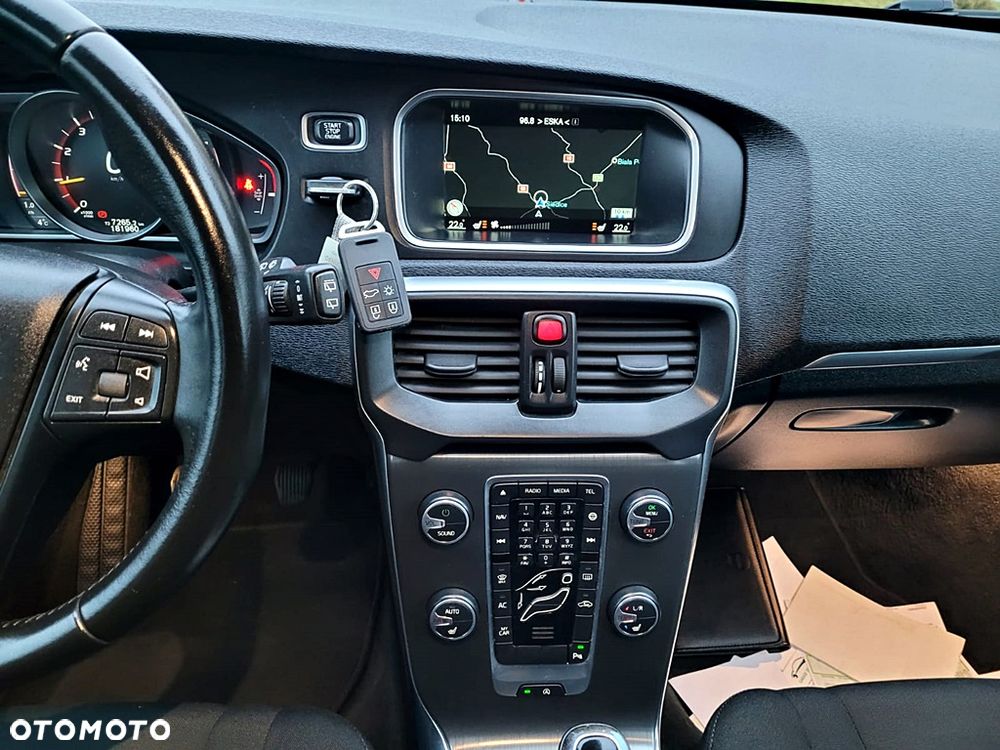 Volvo V40 T2 Momentum - 18