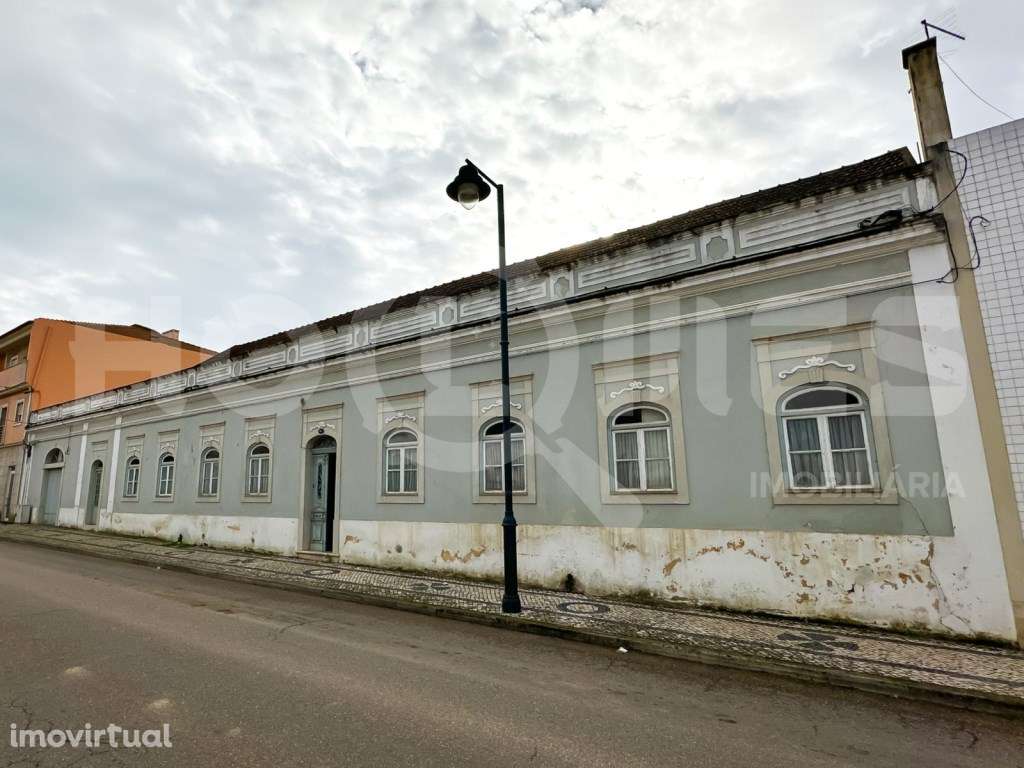 Moradia Secular de Charme | Casa + Jardim + Anexos | Potencial Hote... - Grande imagem: 4/55