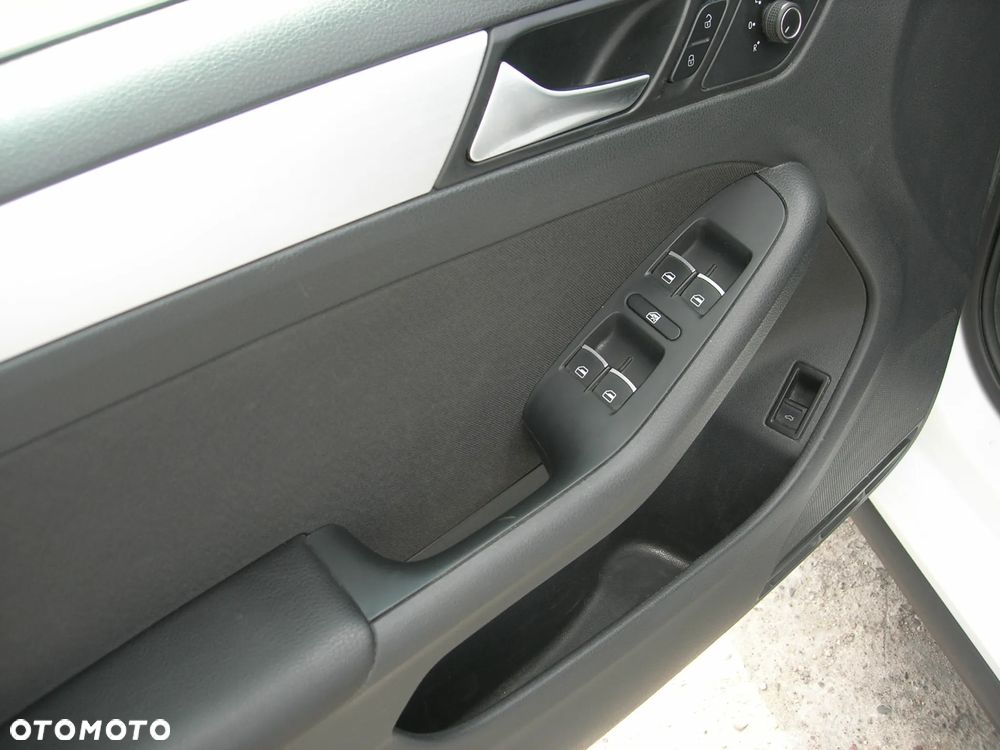 Volkswagen Jetta Hybrid - 15