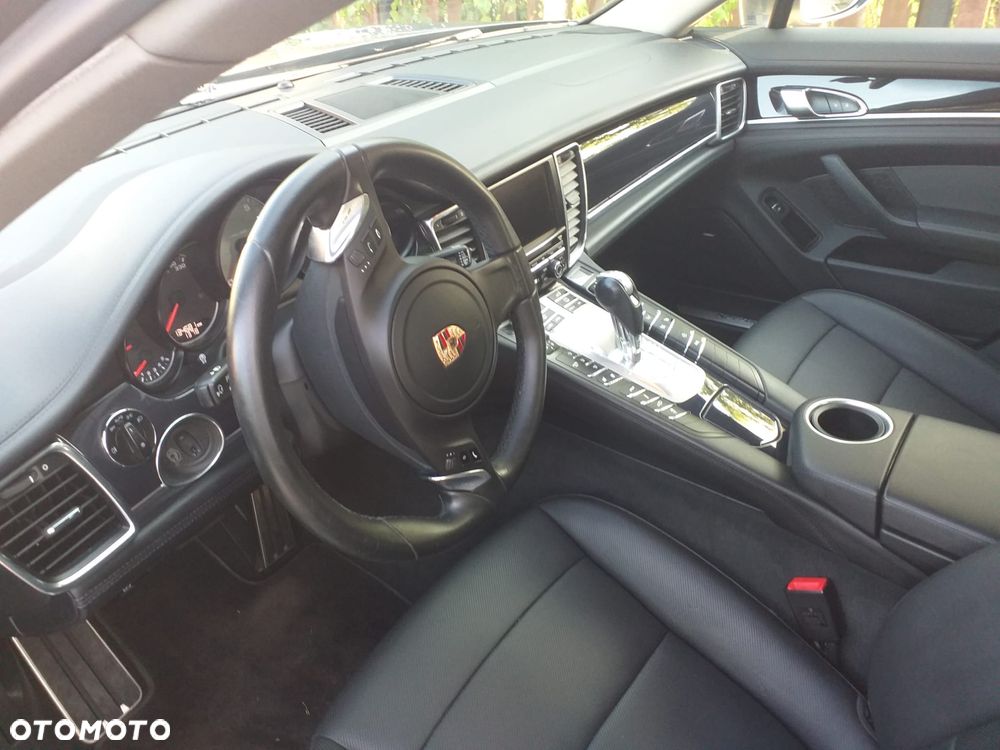 Porsche Panamera 4S - 8
