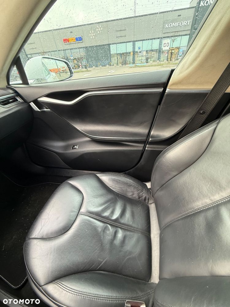 Tesla Model S - 15