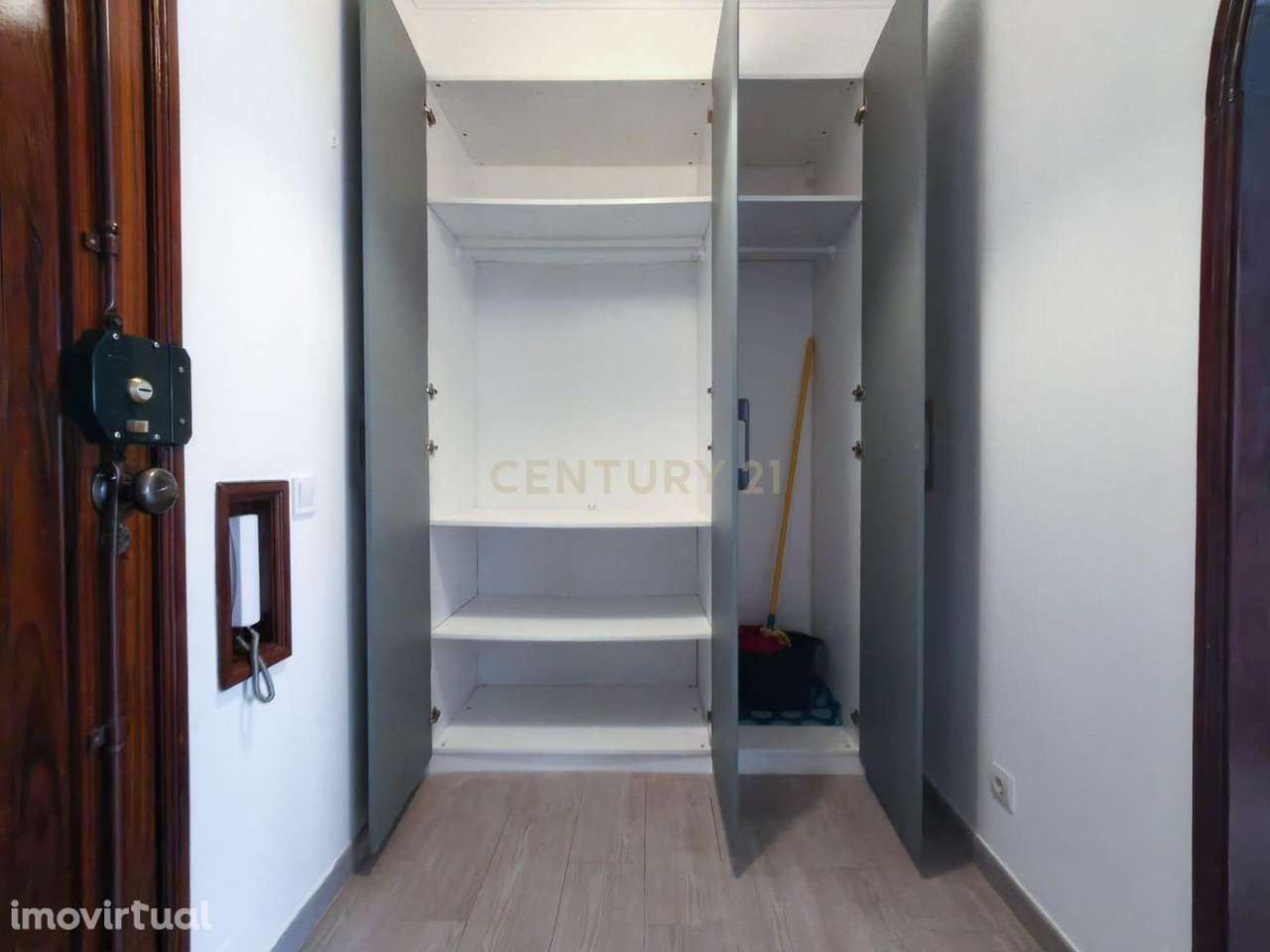 Apartamento T1 junto à PRAIA - Grande imagem: 3/13