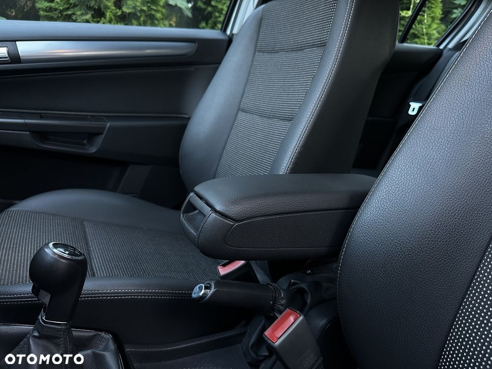 Opel Astra 1.6 Exklusiv - 28