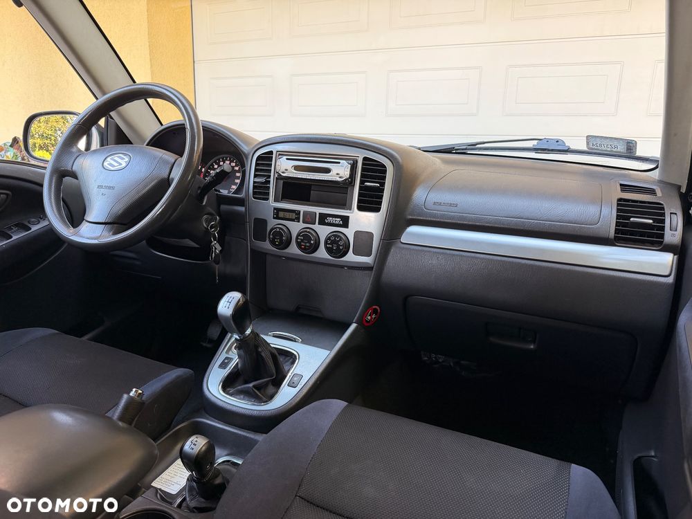 Suzuki Grand Vitara 2.0 - 10