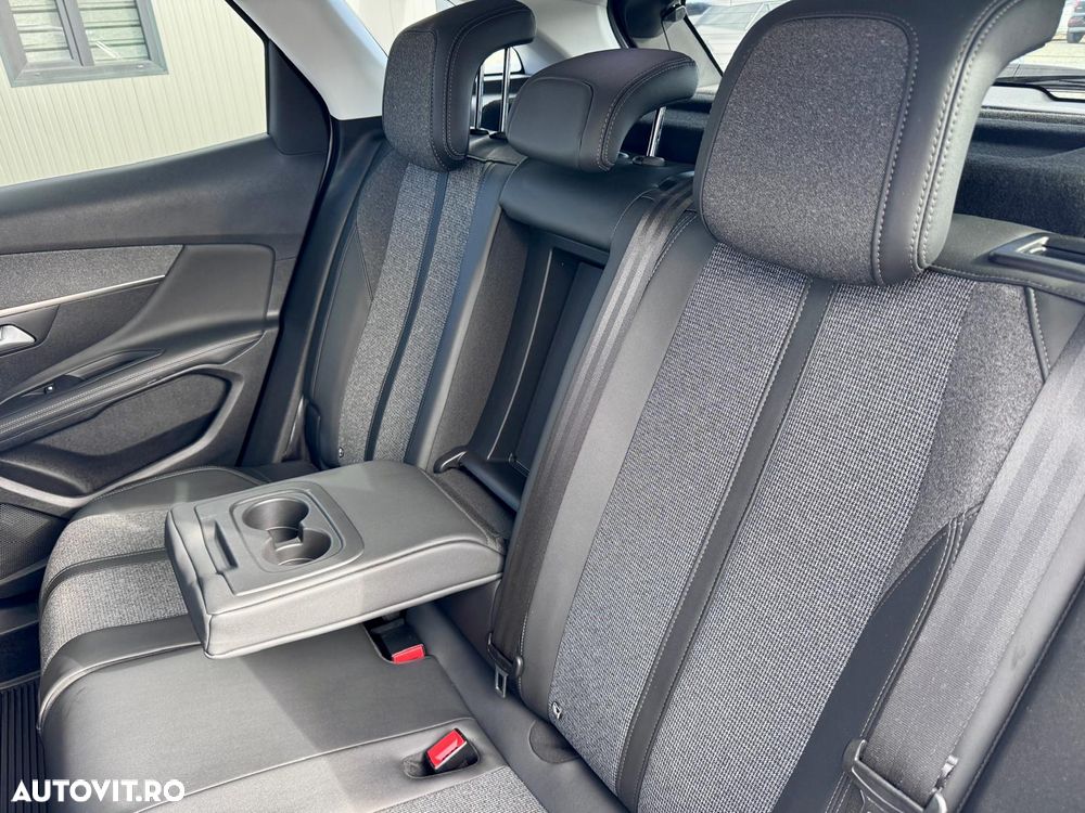 Peugeot 3008 1.2 PureTech S&S EAT8 Allure - 10