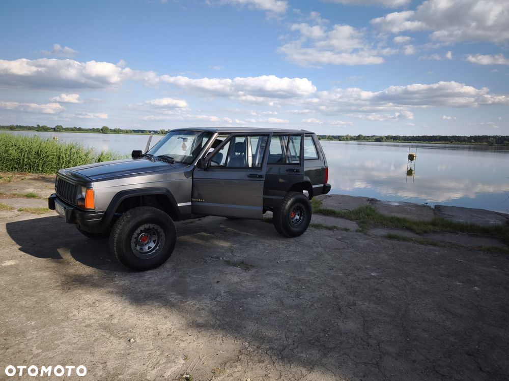 Jeep Cherokee 4.0 Limited - 17