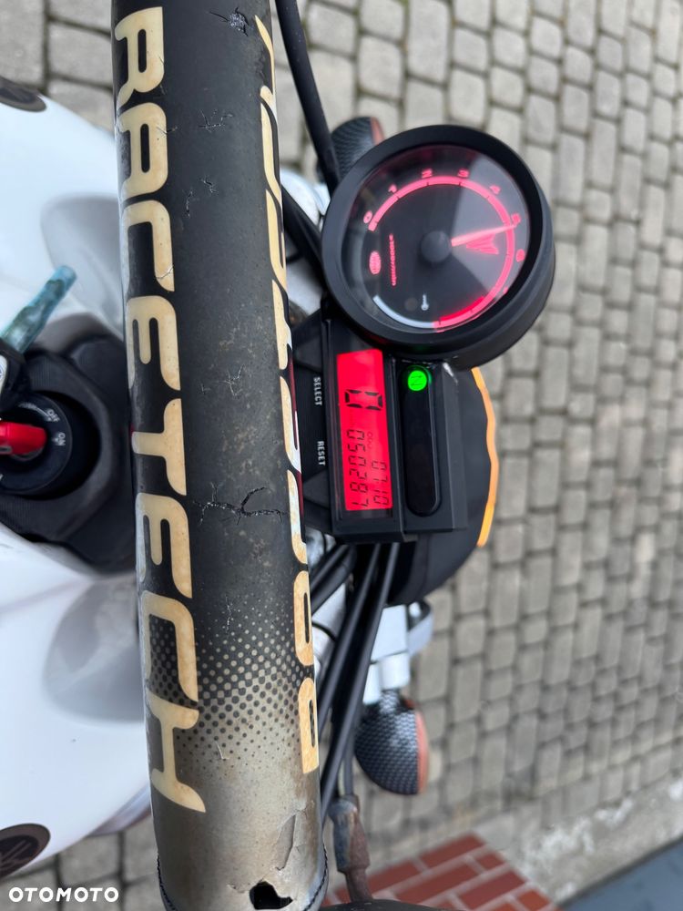 Yamaha MT - 8