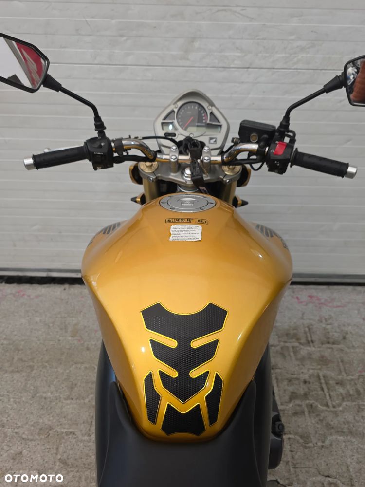 Honda Hornet - 30
