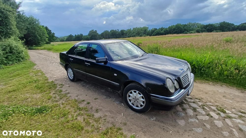 Mercedes-Benz Klasa E 220 D Elegance - 1