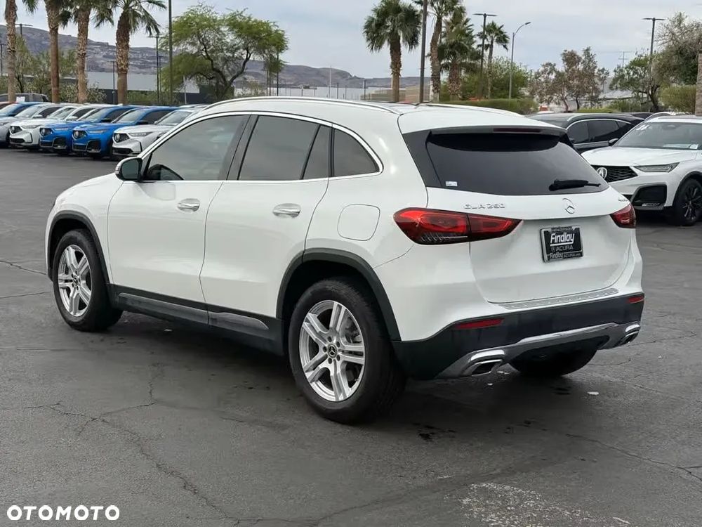 Mercedes-Benz GLA 250 4Matic 7G-DCT - 4