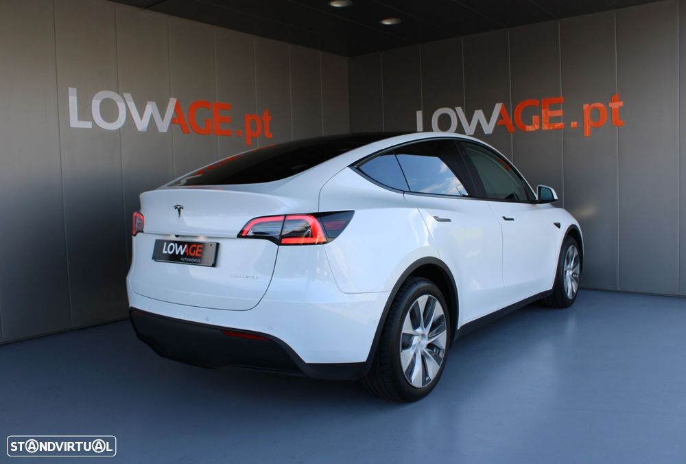 Tesla Model Y Long Range Dual Motor AWD - 38