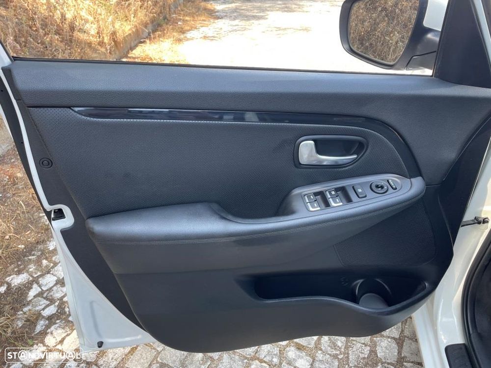 Kia Carens 1.7 CRDi ISG TX - 27