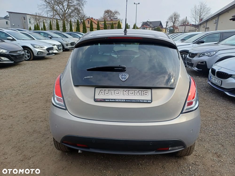 Lancia Ypsilon 1.2 8V Platino (4 os.) - 6