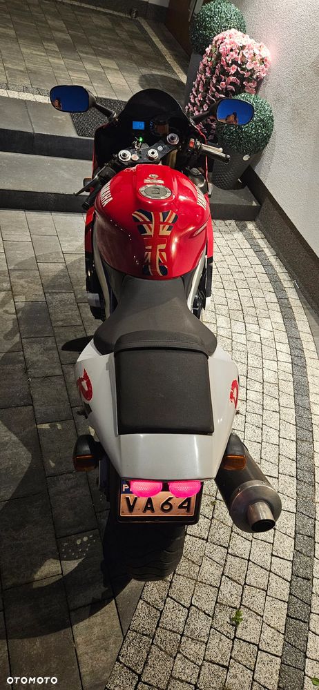 Yamaha R1 - 10
