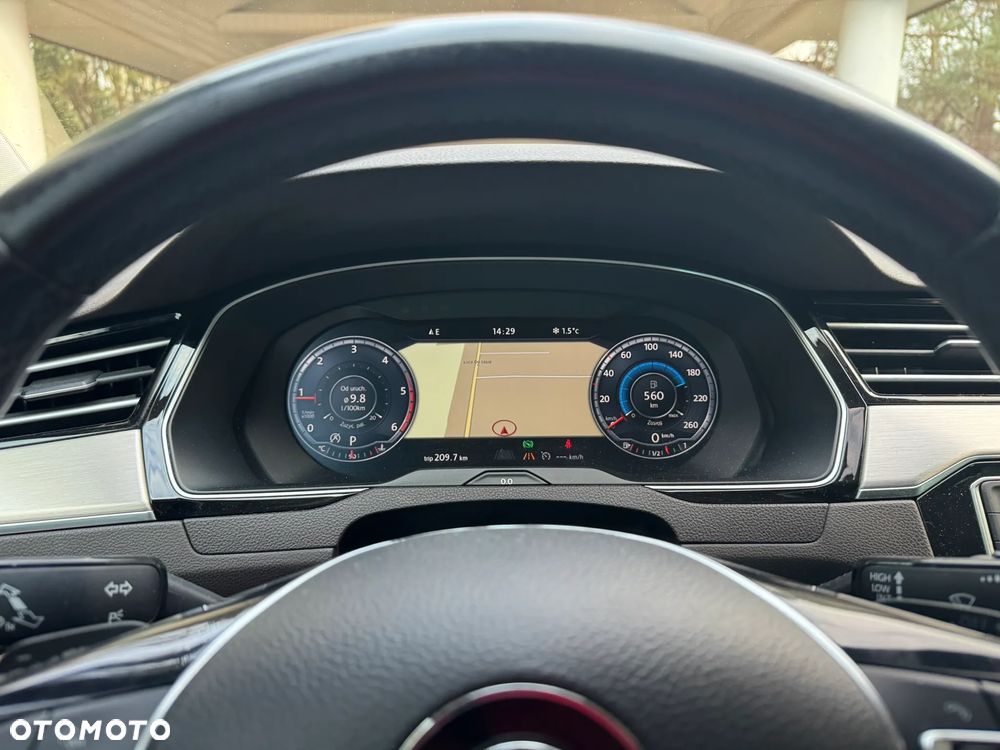 Volkswagen Passat - 11