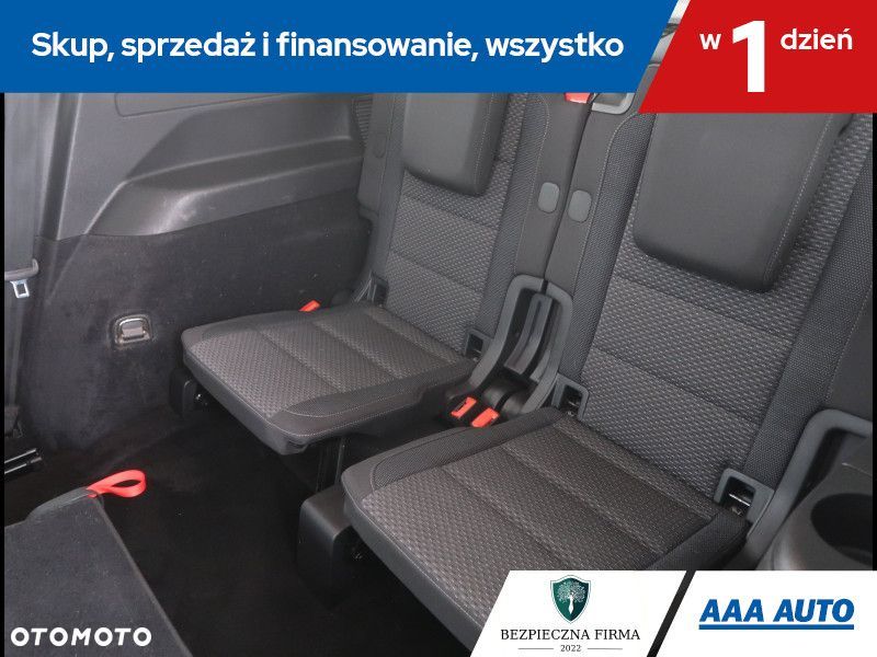 Volkswagen Touran - 17