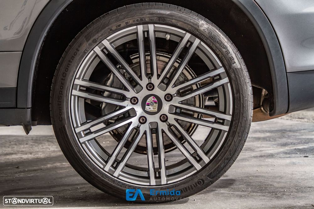 Porsche Cayenne - 21