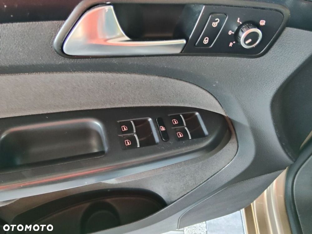 Volkswagen Touran - 12