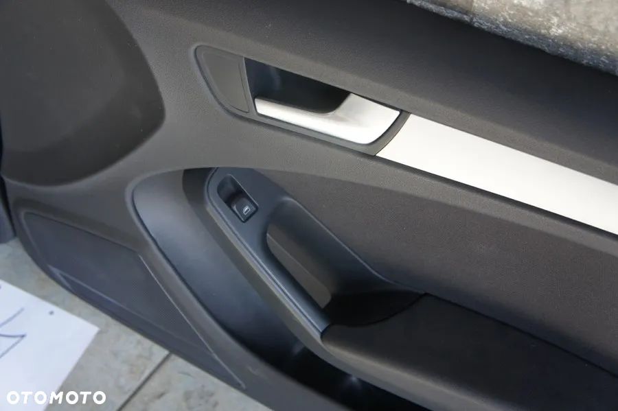 NR 34 Boczki drzwi do AUDI A4 B8 wstawki materiałowe - 2