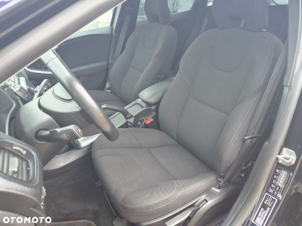 Volvo V40 T2 Momentum - 10