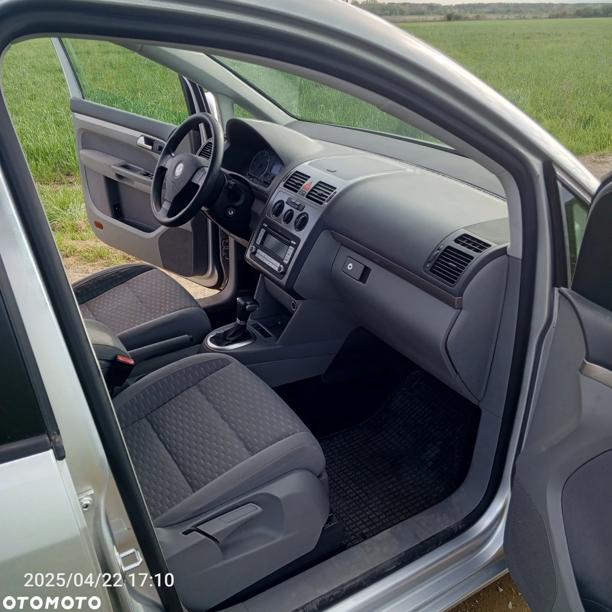 Volkswagen Touran 2.0 TDI DSG Trendline - 6