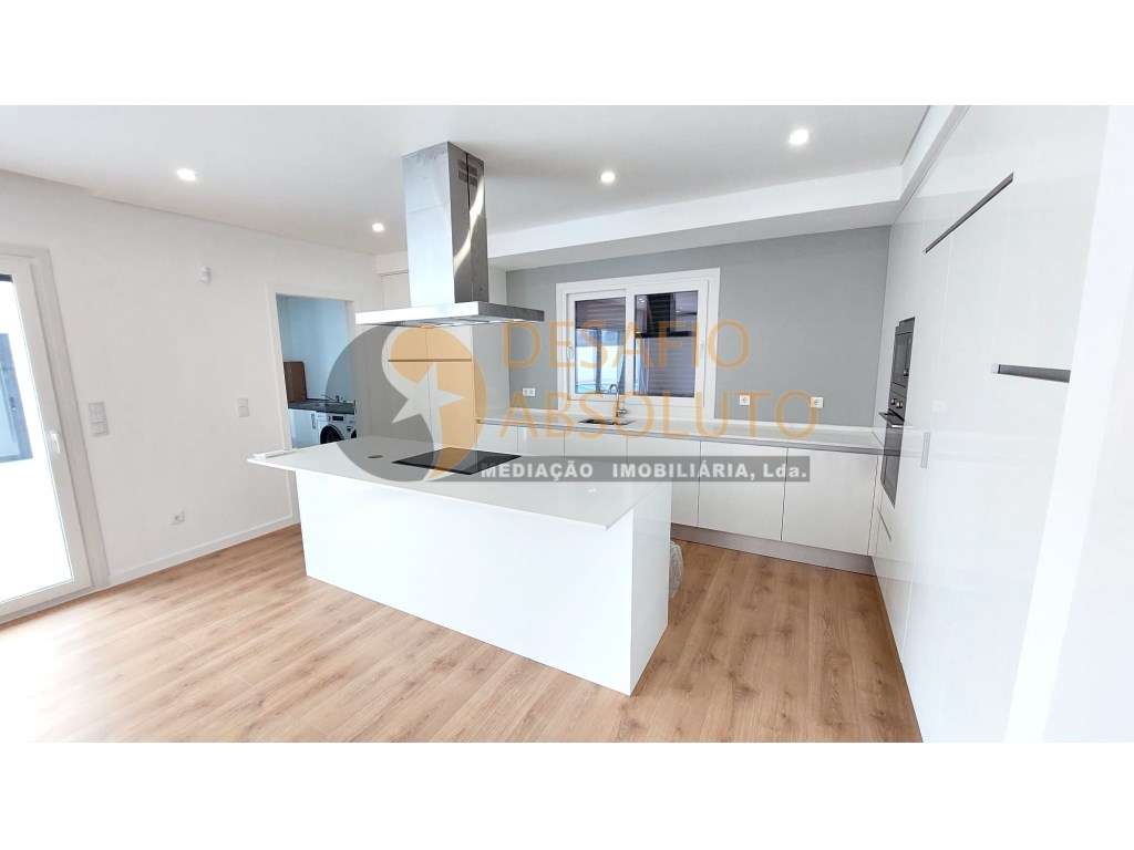 Moradia Geminada T4 c/ Piscina. Fernão Ferro - Grande imagem: 2/17