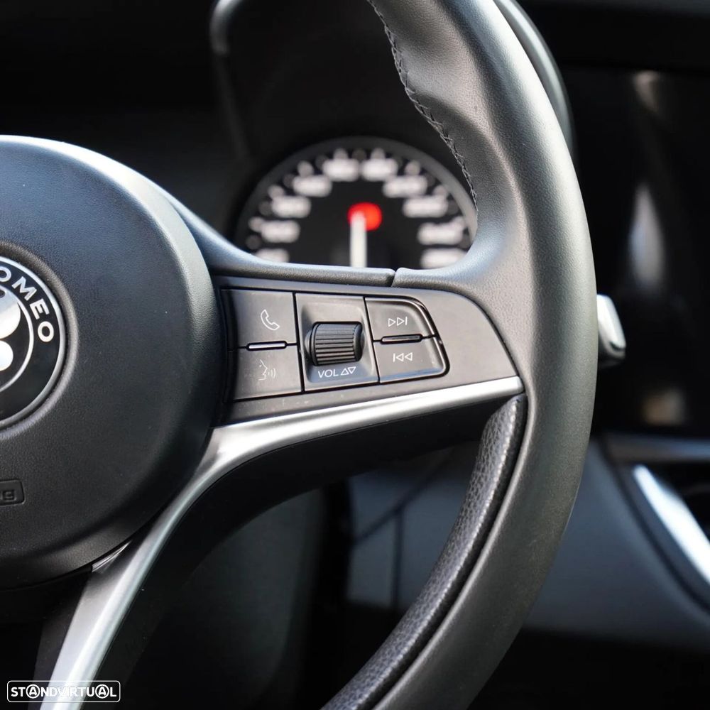 Alfa Romeo Giulia 2.2 D - 14