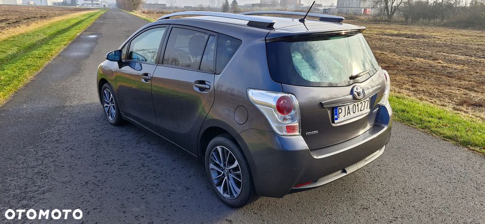 Toyota Verso 1.8 Premium 7os - 4