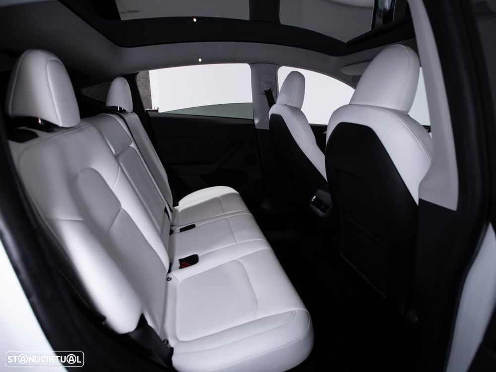 Tesla Model Y Performance Dual Motor AWD - 12