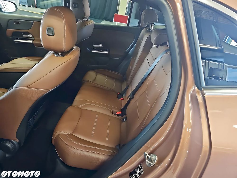 Mercedes-Benz GLA 250 4-Matic AMG Line - 11