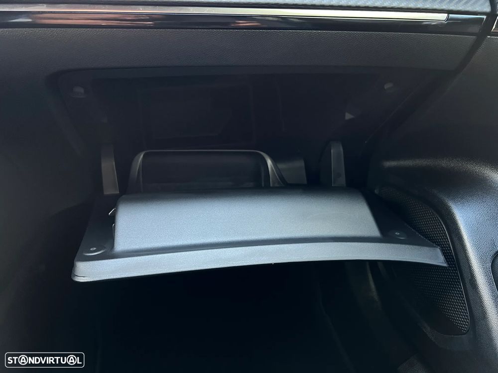 Peugeot e-2008 50 kWh Allure - 38